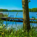 Krzywe Zwierciadlo Apartman *