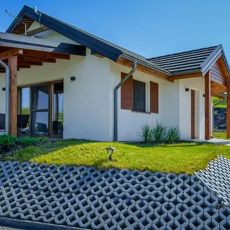 Krzywe Zwierciadlo Lejlighed