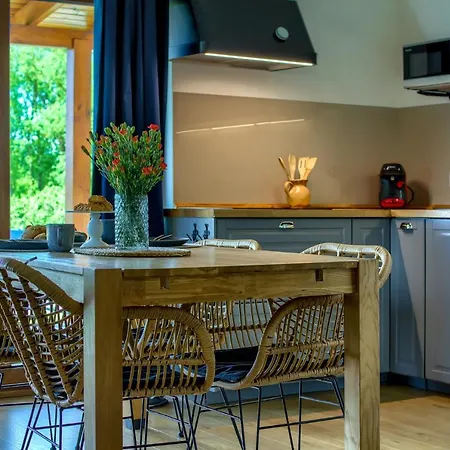 Krzywe Zwierciadlo Lejlighed