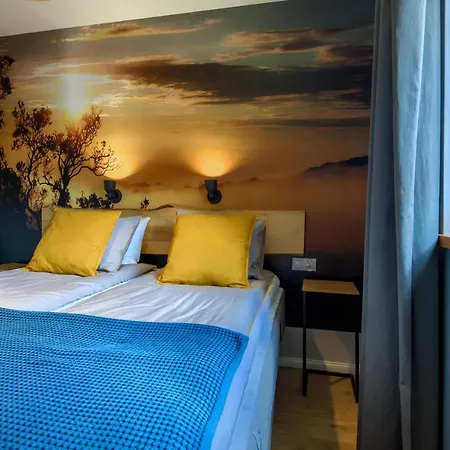 Krzywe Zwierciadlo *