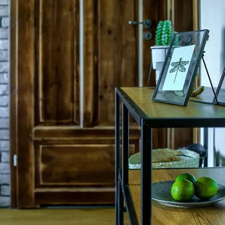 Krzywe Zwierciadlo Lejlighed *