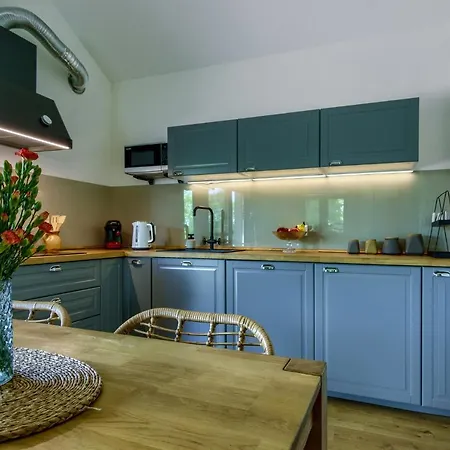 Krzywe Zwierciadlo דירה *