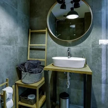 Krzywe Zwierciadlo דירה *