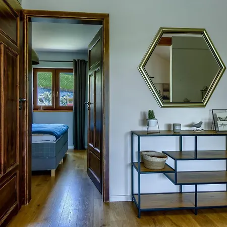 Krzywe Zwierciadlo * מארנגובו