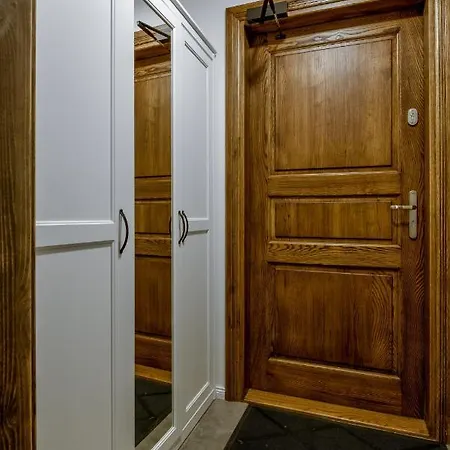 Krzywe Zwierciadlo Lejlighed *