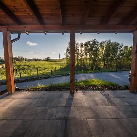 Krzywe Zwierciadlo דירה