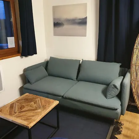 Krzywe Zwierciadlo דירה