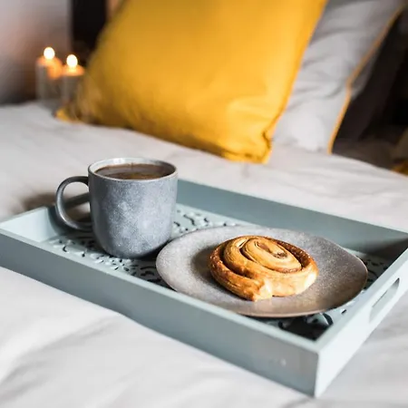 Krzywe Zwierciadlo מארנגובו